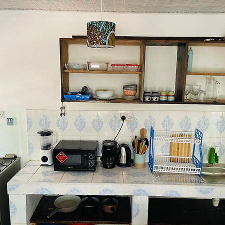 Savita House Diani Magutu Экстерьер фото