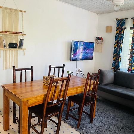 Savita House Diani Magutu Экстерьер фото