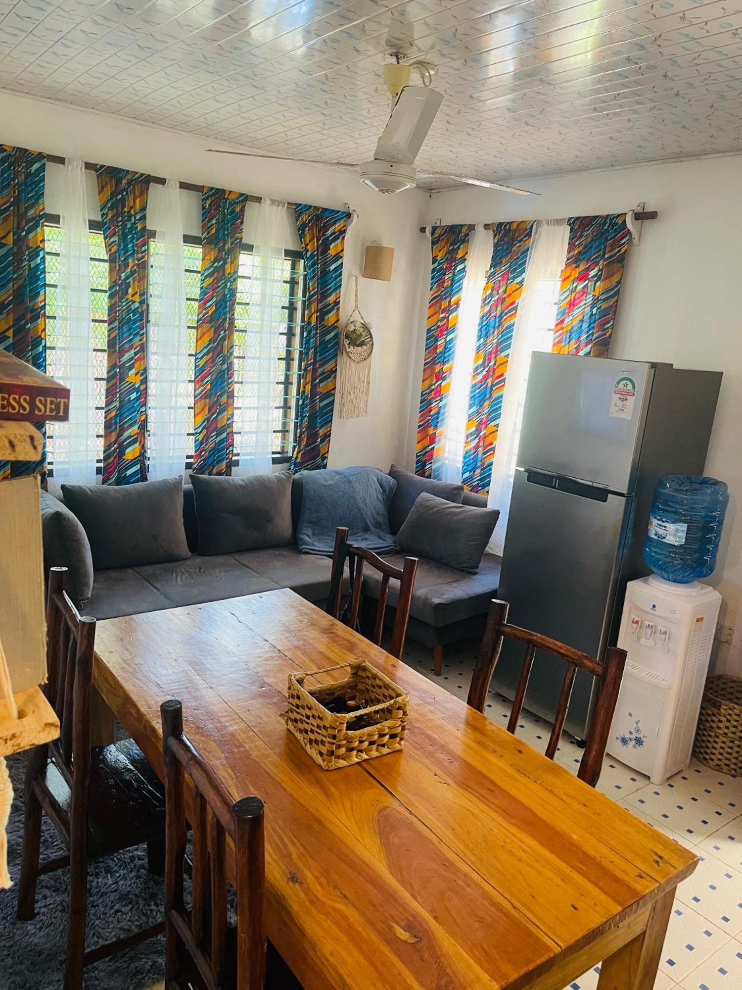 Savita House Diani Magutu Экстерьер фото