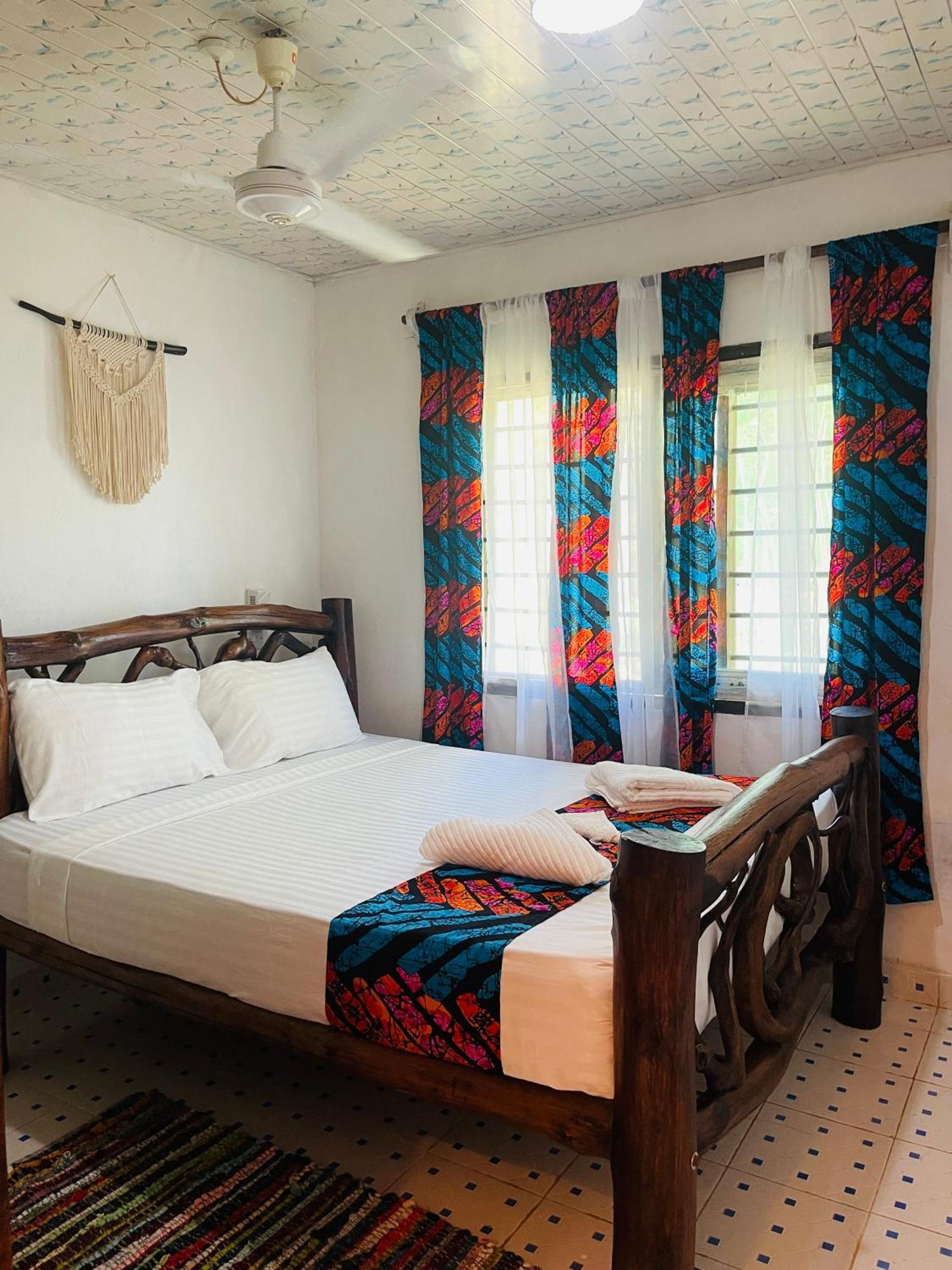 Savita House Diani Magutu Экстерьер фото