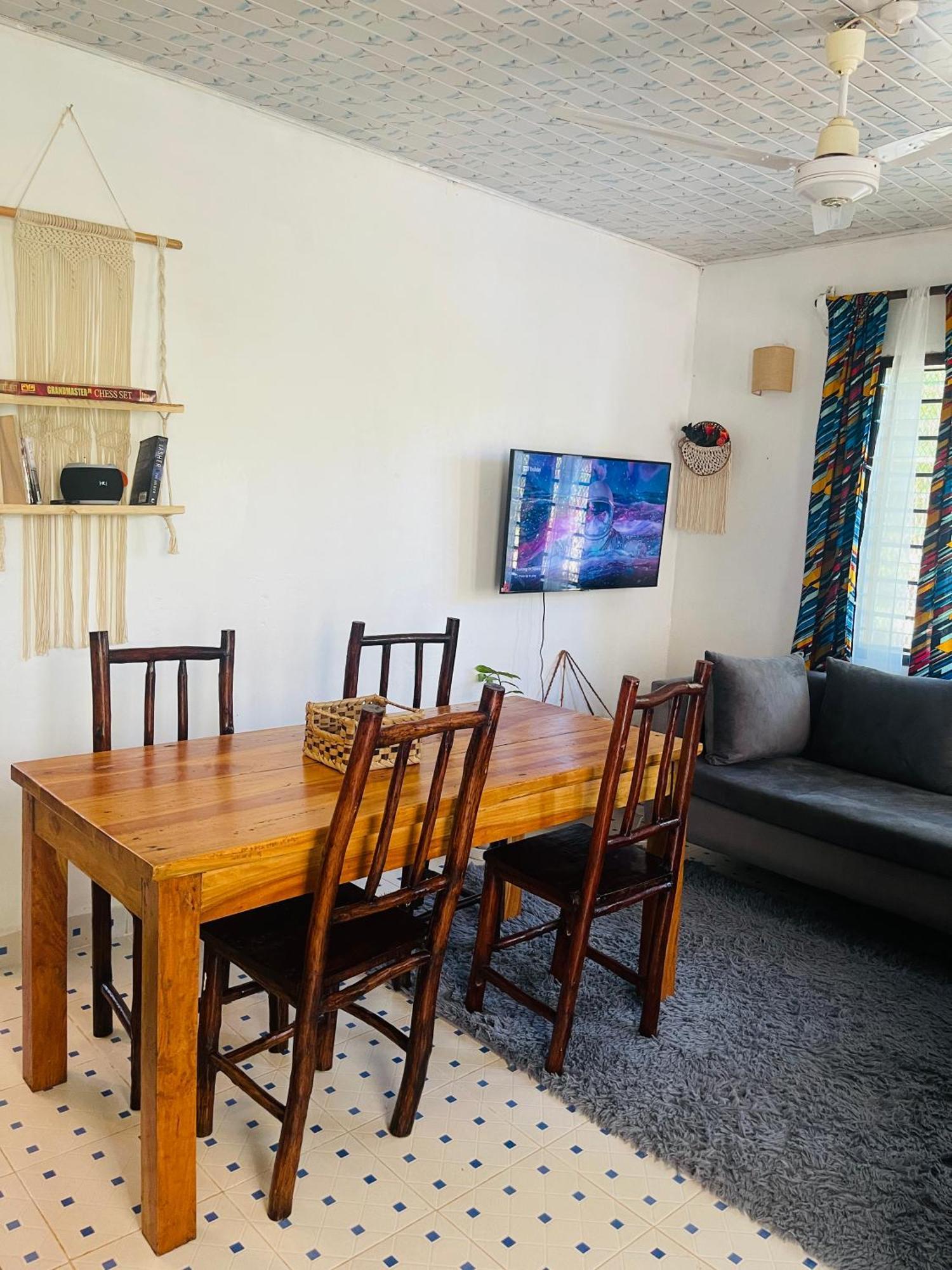 Savita House Diani Magutu Экстерьер фото